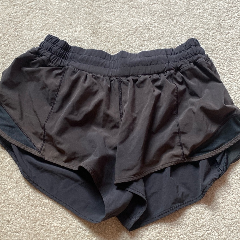 Lululemon Hotty Hot 2.5in shorts